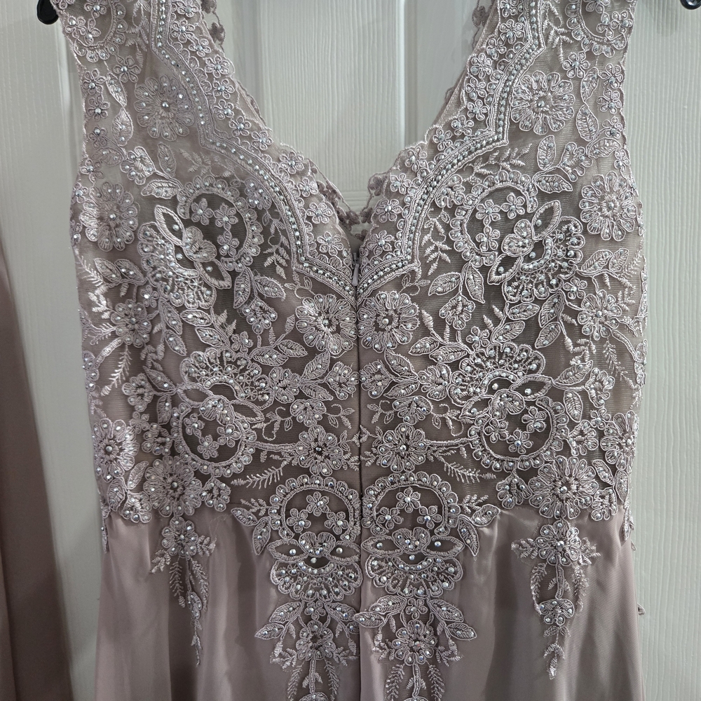 Cachet Lavender Lace Maxi Dress - Picture 4 of 5